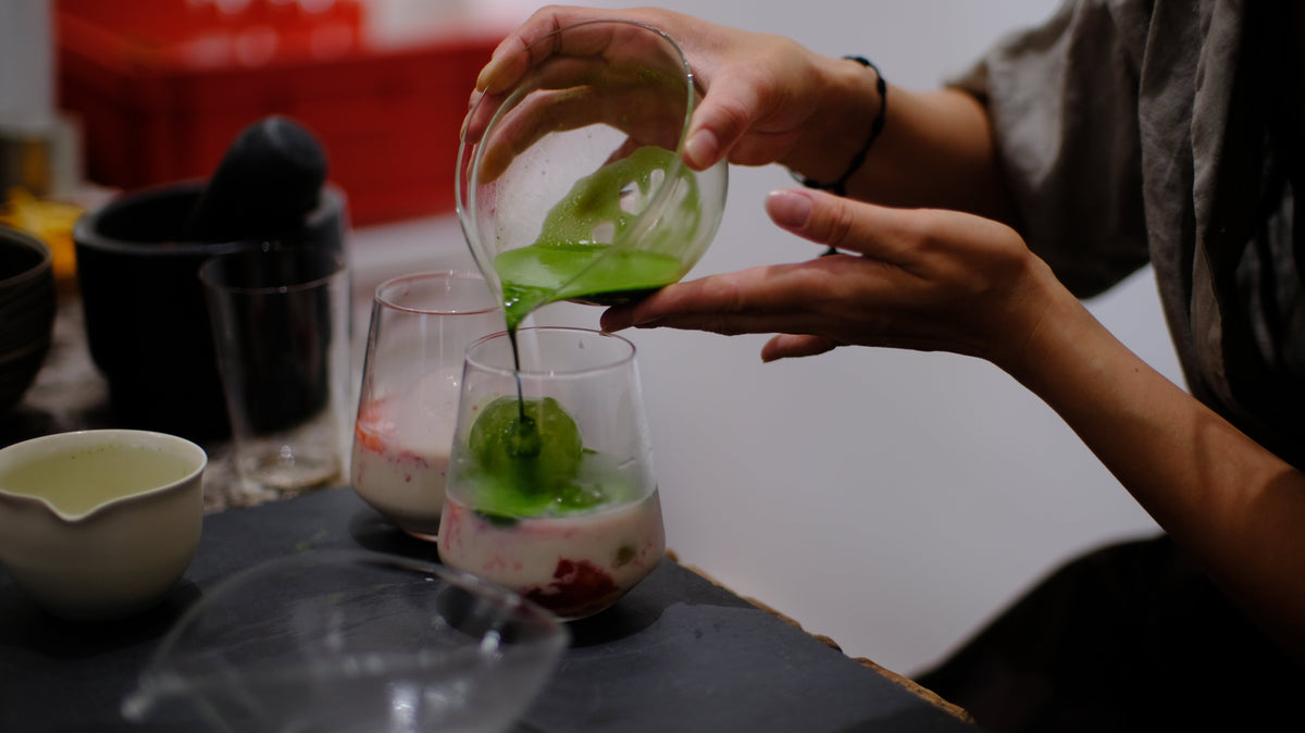 Daily Matcha Zubereitung im Alltag — UNEARTHED Gallery München