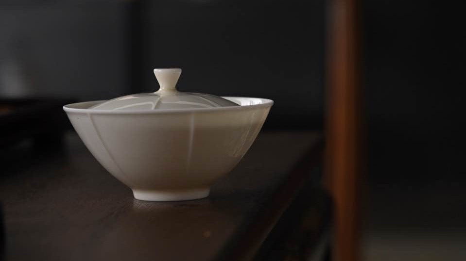 Gaiwan Teezeremonie China — Gongfu Cha Teezubereitung, UNEARTHED Gallery München