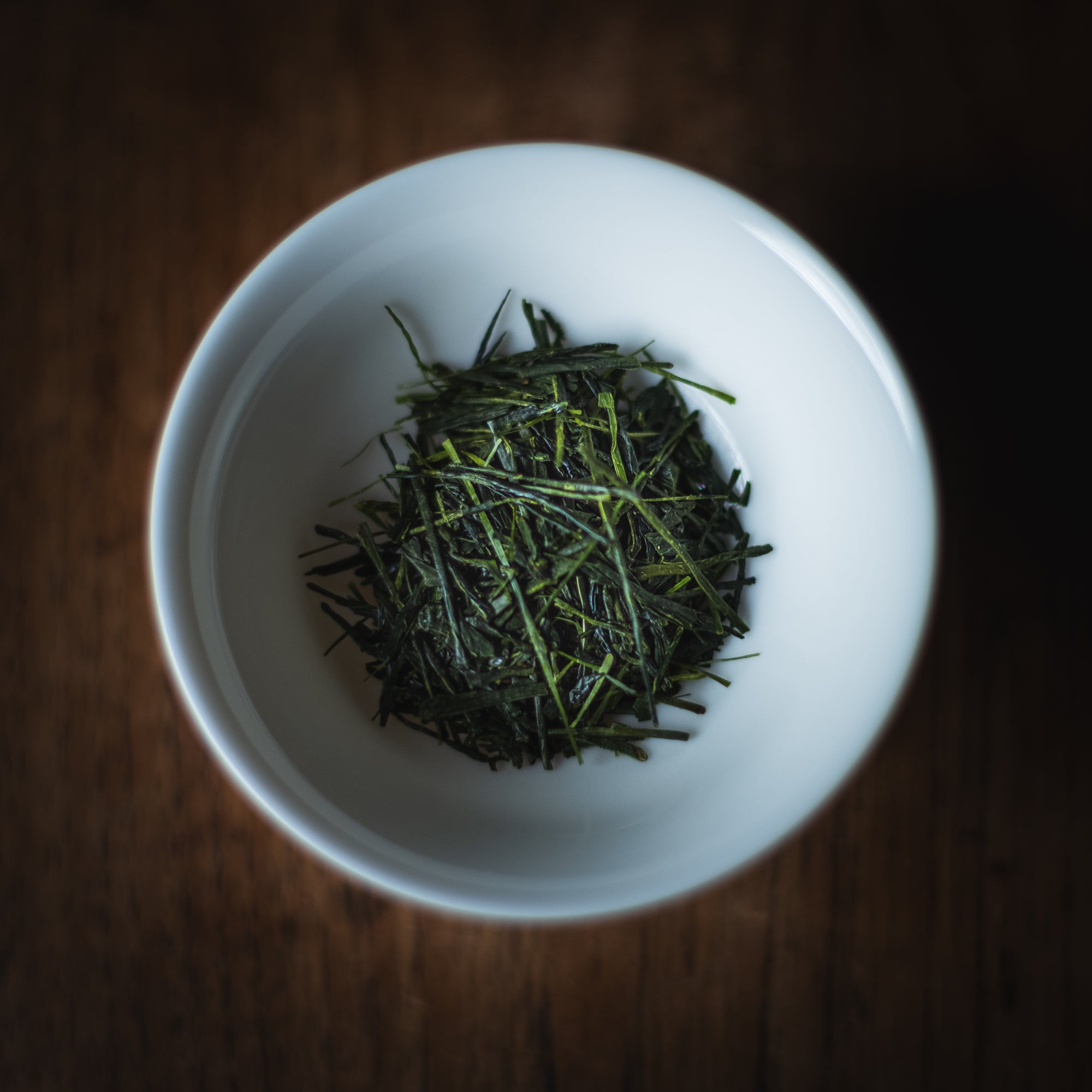 Koshun Sencha — deep green leaf in a white cup, Hoshino, Yame, UNEARTHED Gallery München