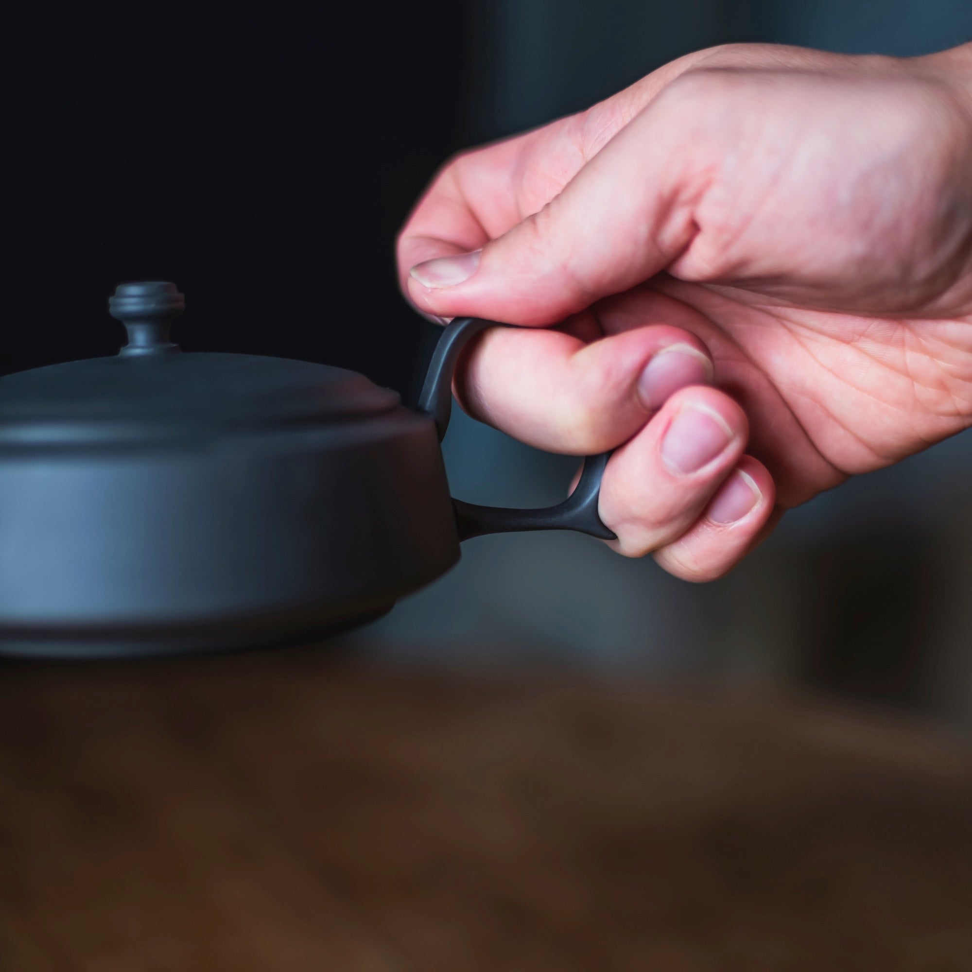 TAKASUKE Kuro Back-Handle Teapot #TK1 (view 14)
