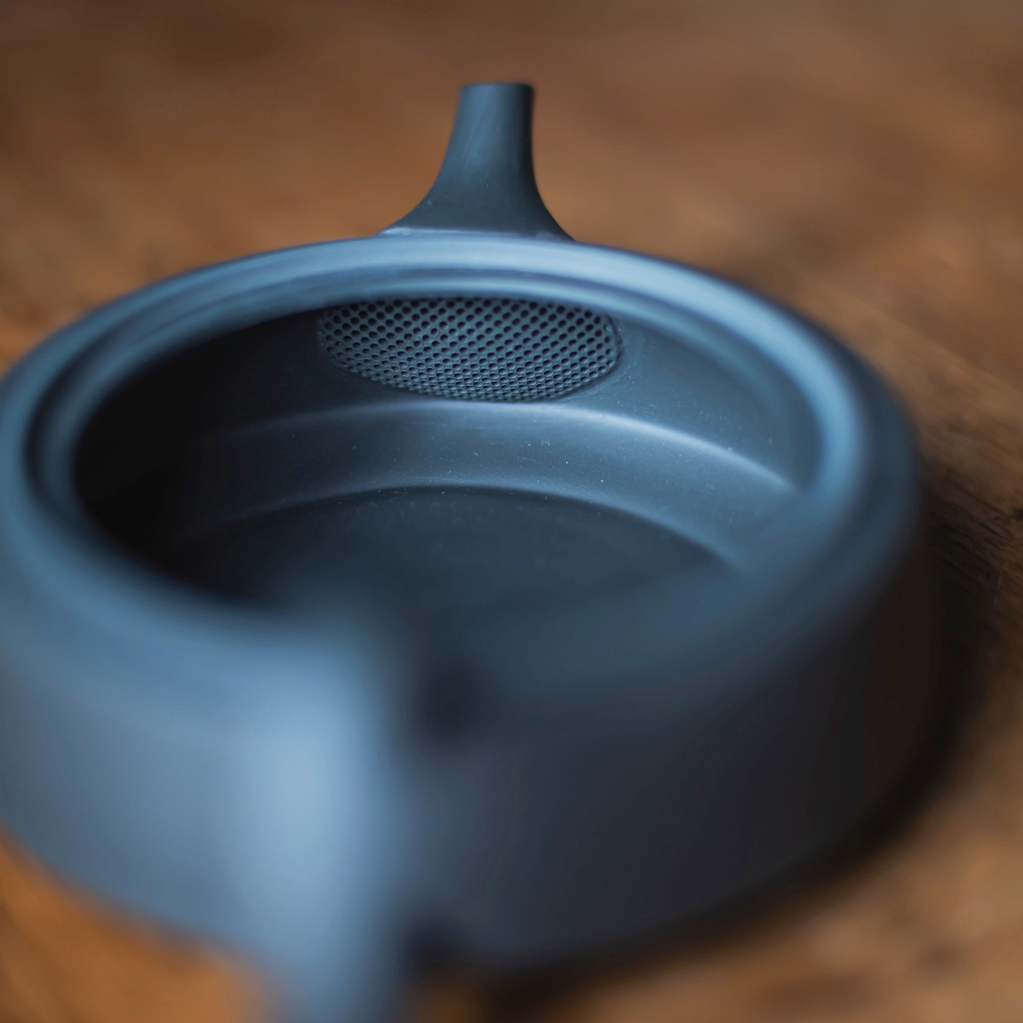 TAKASUKE Kuro Back-Handle Teapot #TK1 (view 17)