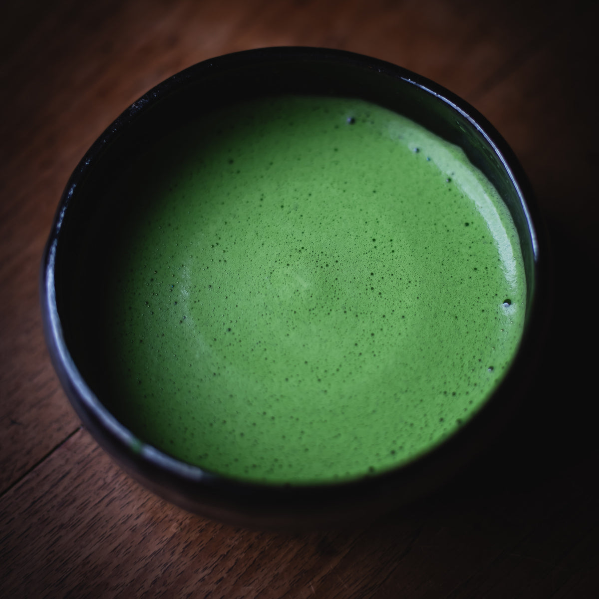 Choan Matcha, finished usucha in the black glazed bowl, seen from above