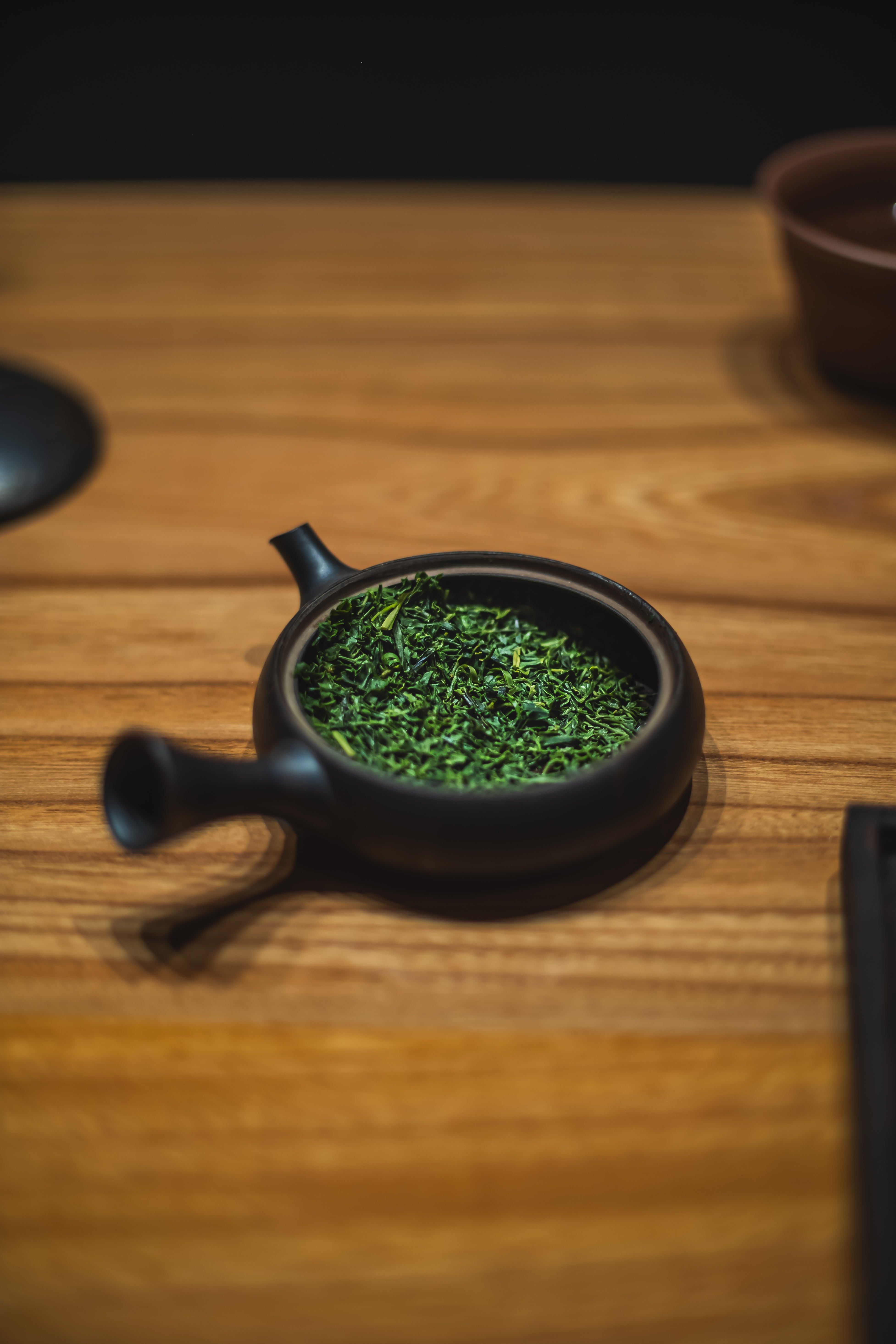 Shincha Teeblätter im Ursprungsgebiet — Okumidori Kultivar Japan, UNEARTHED Gallery