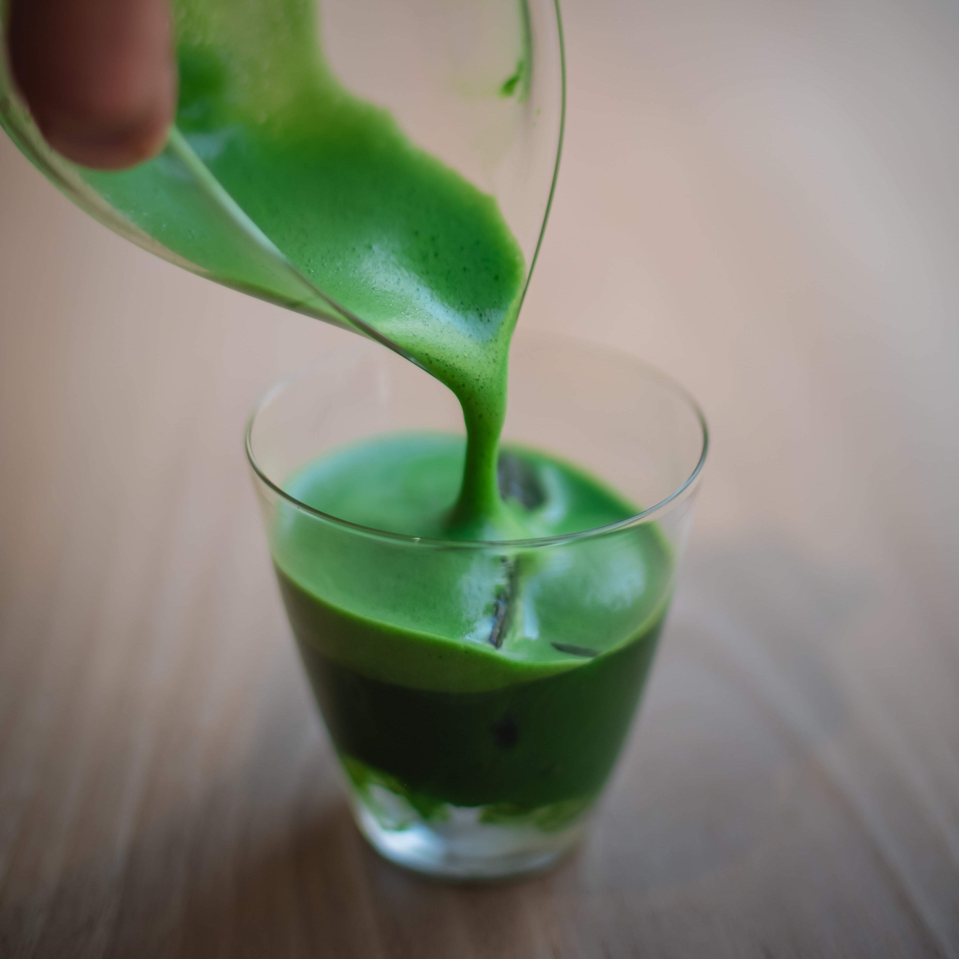Okumidori matcha — freshly whisked matcha being poured into a glass, Kagoshima single cultivar, UNEARTHED Gallery München