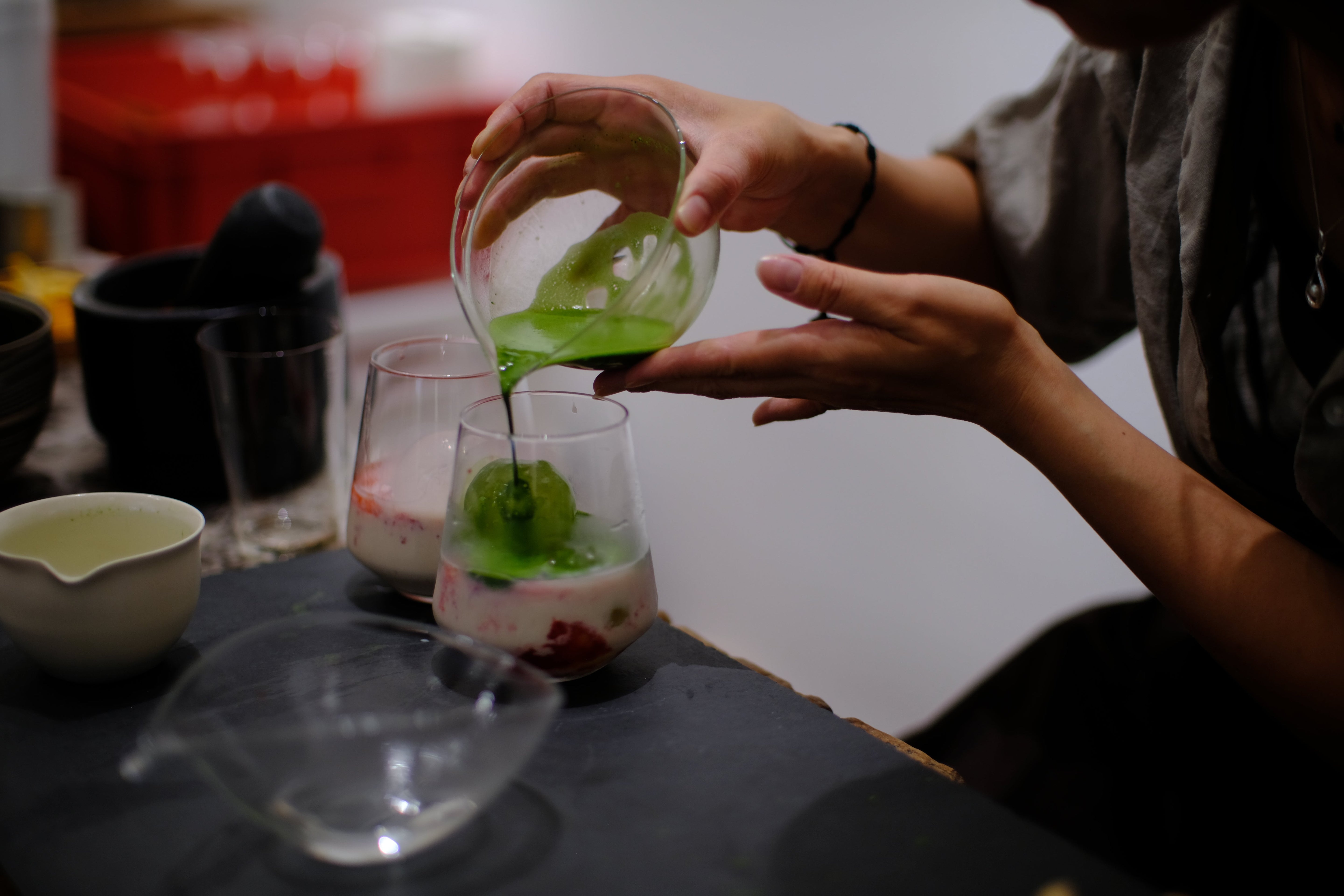 Daily Matcha Zubereitung im Alltag — UNEARTHED Gallery München