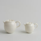 招隐 Zhaoyin Teapot teapot, regular size and 50 ml mini side by side, Buchangqi Studio, Dehua porcelain, UNEARTHED Gallery München