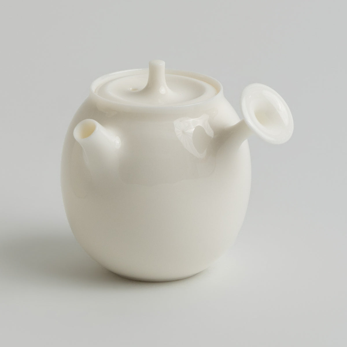 谷帘 Gulian Side-Handle Teapot teapot, 50 ml mini, Buchangqi Studio, Dehua porcelain, UNEARTHED Gallery München