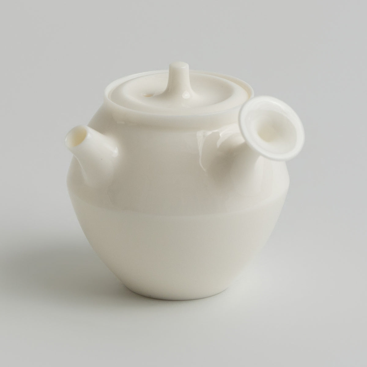 惠山 Huishan Side-Handle Teapot teapot, 50 ml mini, Buchangqi Studio, Dehua porcelain, UNEARTHED Gallery München