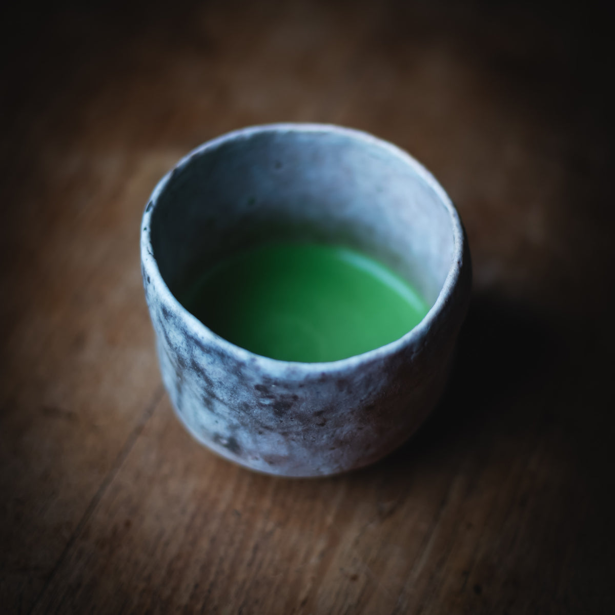 Asahi Matcha, finished usucha in the grey stoneware cup on the wooden table